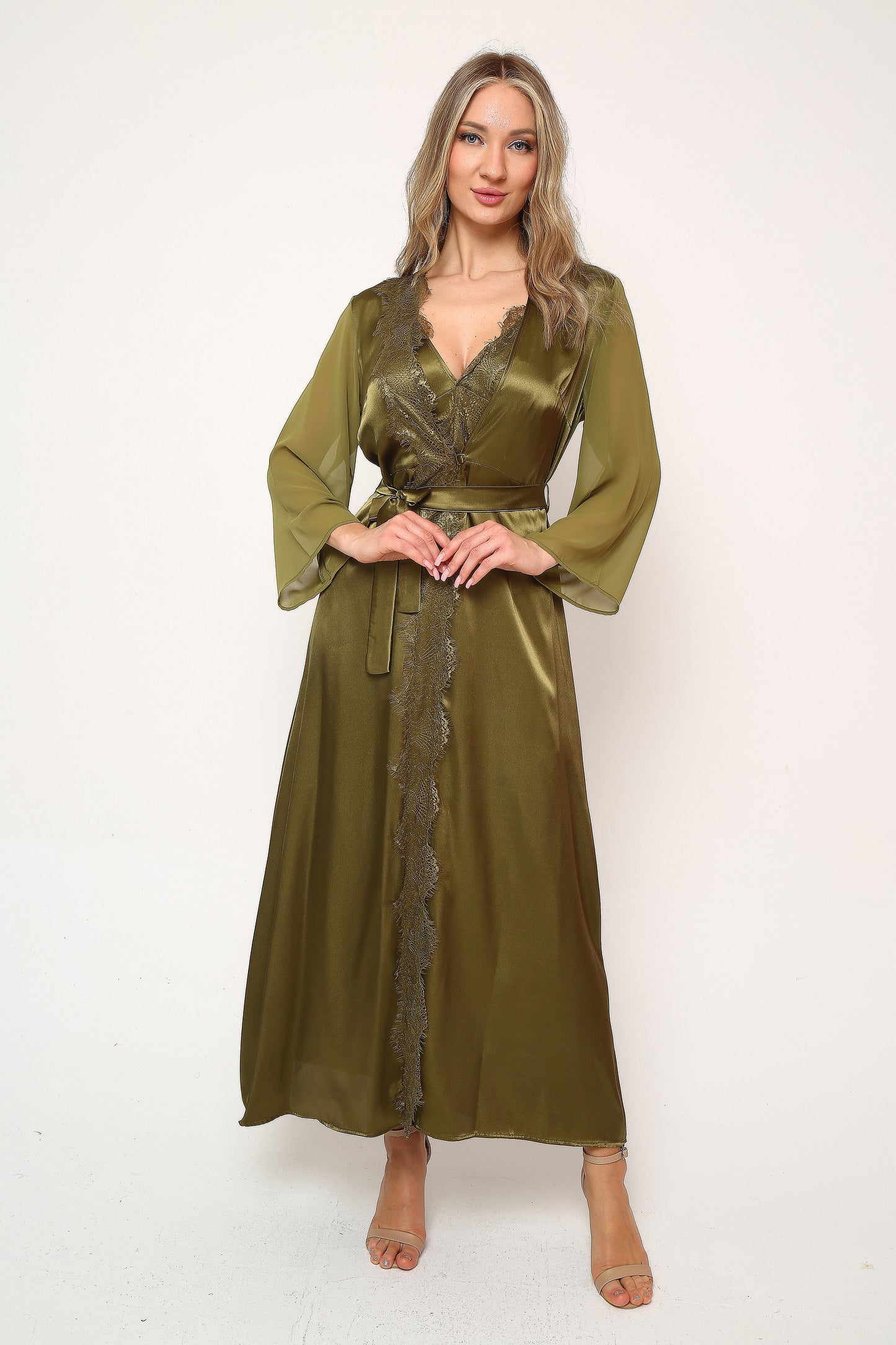 Luna Veil – Saten Dantelli Uzun Gecelik & Sabahlık Set