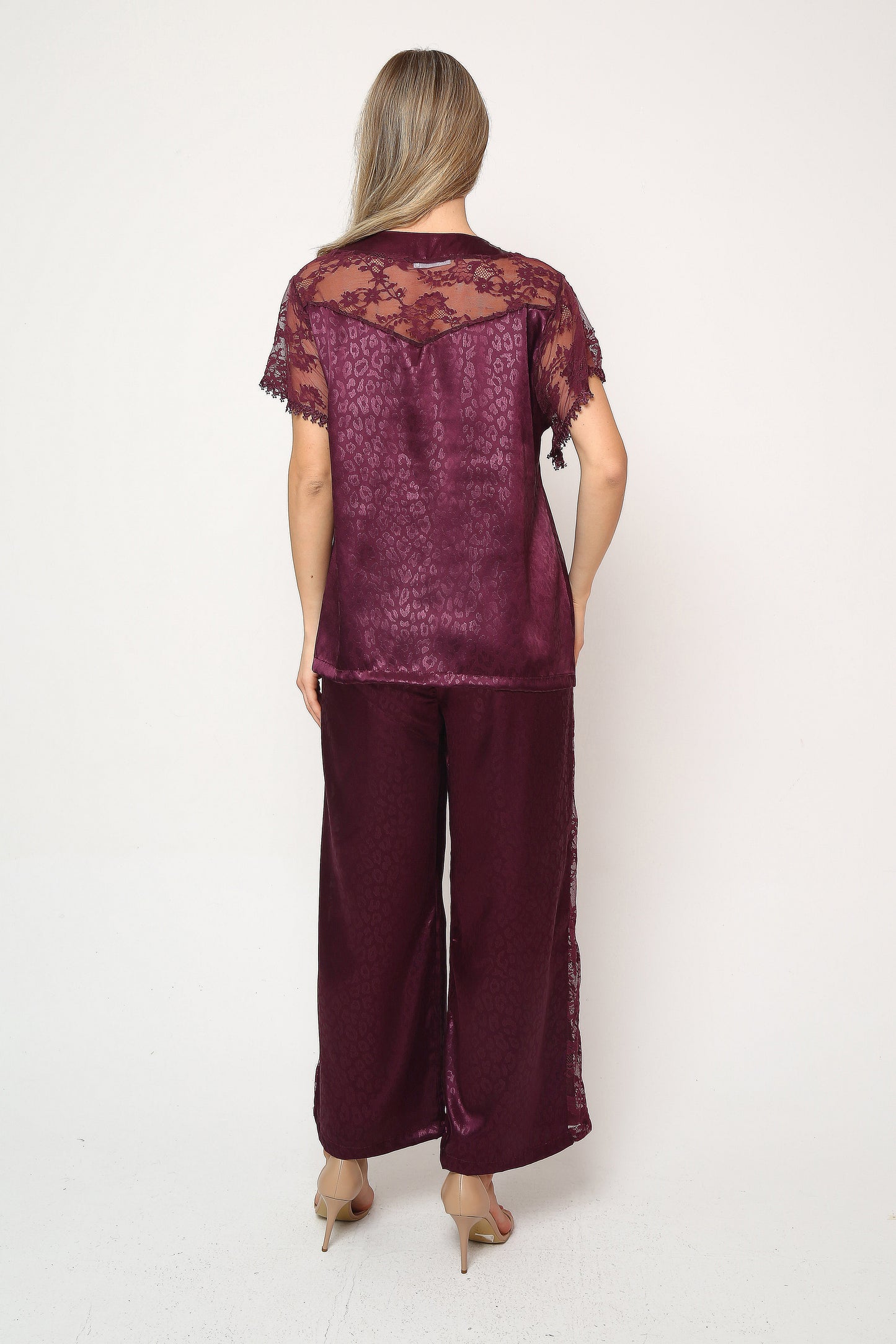 Elegant Touch – Saten Pijama Takımı