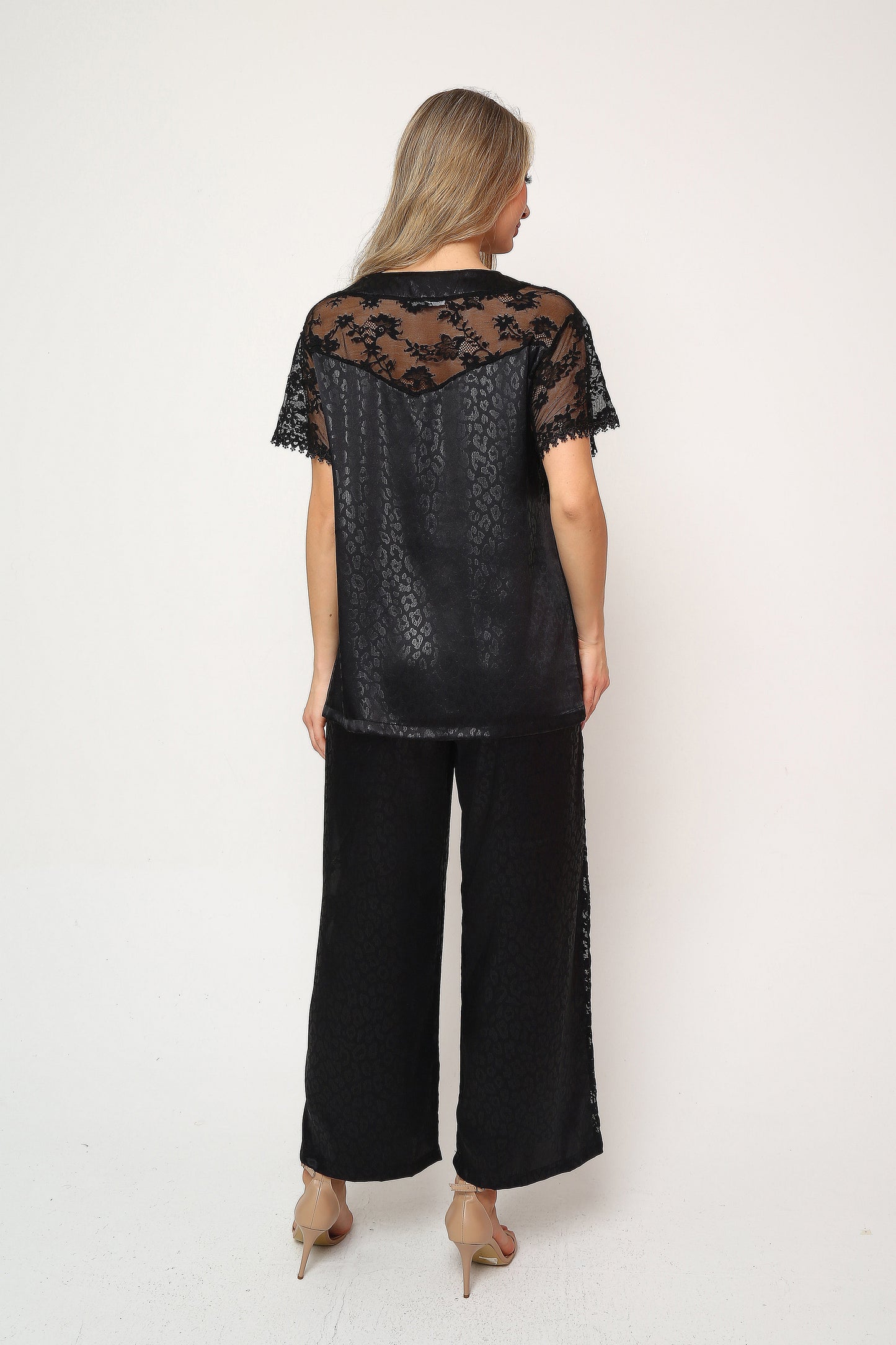 Elegant Touch – Saten Pijama Takımı